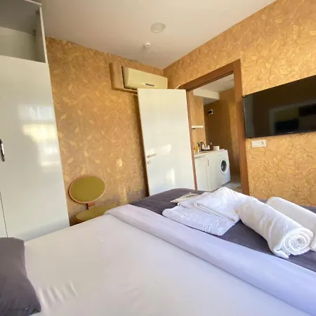 Hotel Azad Bey *